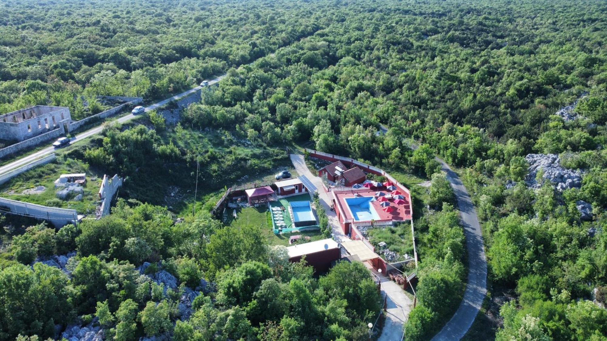 Red Apartman Trebinje Zewnętrze zdjęcie
